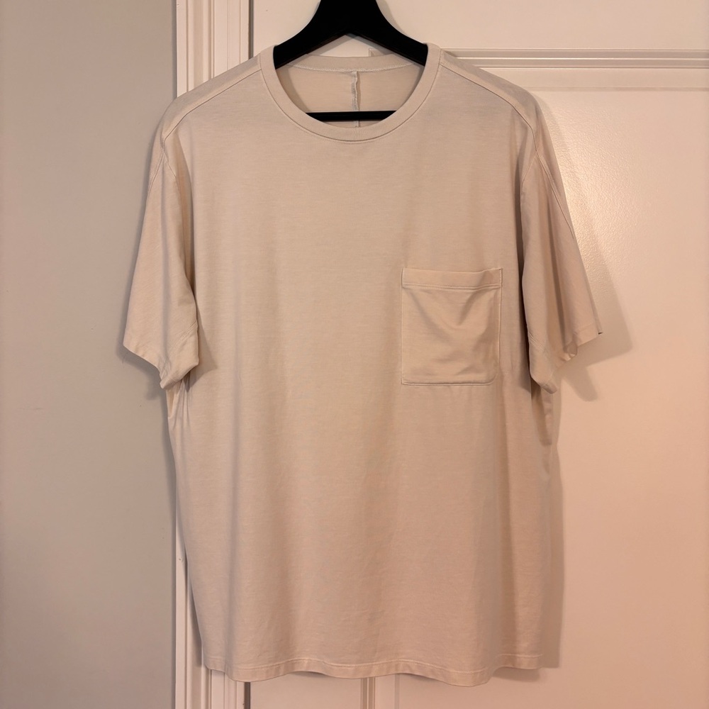 Men’s lululemon Fundamental Pocket T-Shirt.